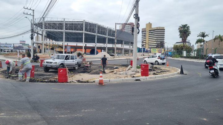 São José: nova rótula do Shopping Itaguaçu será concluída nesta terça