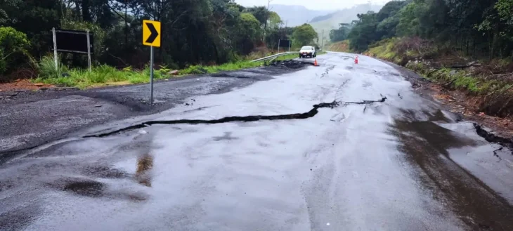 Trecho da SC-114 é interditado por conta de rachaduras