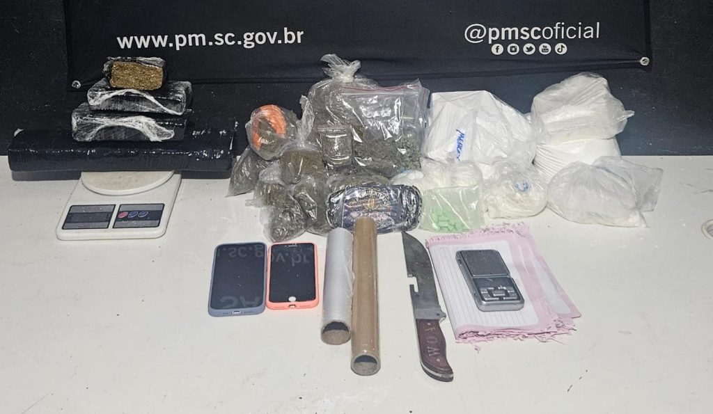 Polícia Militar prende mulher acusada de tráfico de drogas