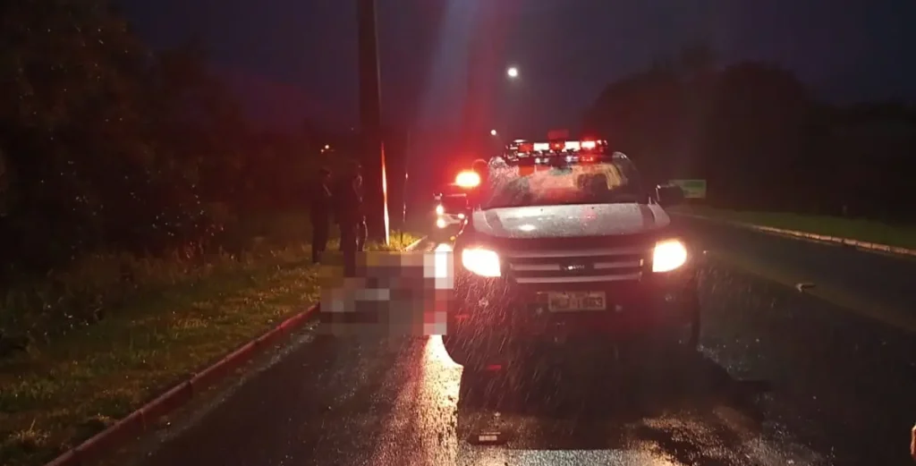 Mulher de 42 anos morre em acidente entre moto e carro