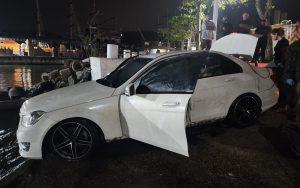 Corpo é resgatado após carro ser localizado submerso no litoral