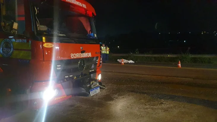 Mulher morre atropelada por caminhão na SC-108 em Blumenau