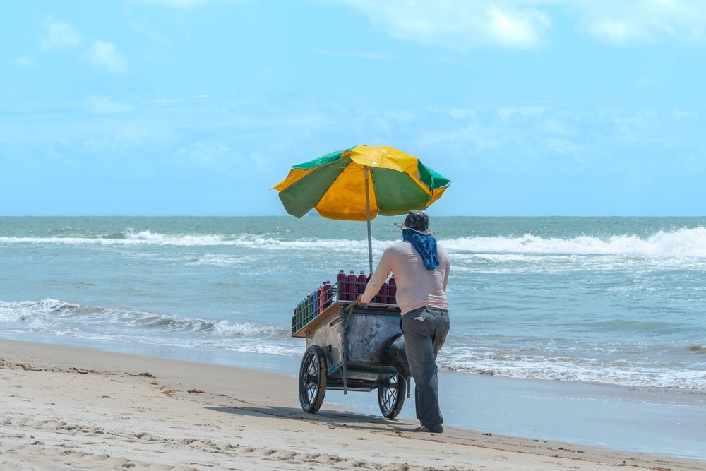 Florianópolis inicia renovação de alvarás nas praias para o verão