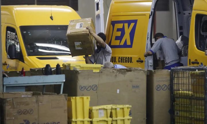 Reestruturação dos Correios prevê demissão de 15 mil funcionários
