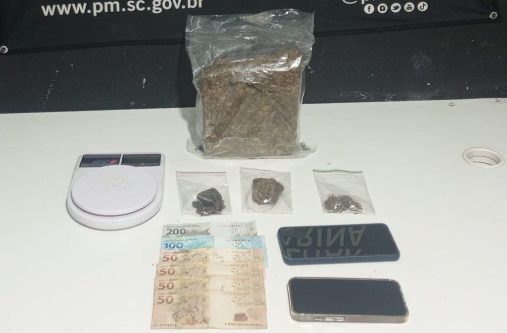 Polícia Militar prende traficante após perseguição em Itajaí