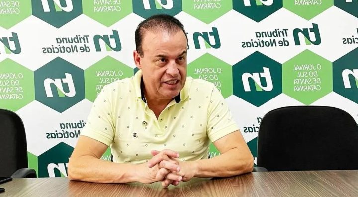 Prefeito reeleito em SC é afastado por suspeita de fraude em licitação
