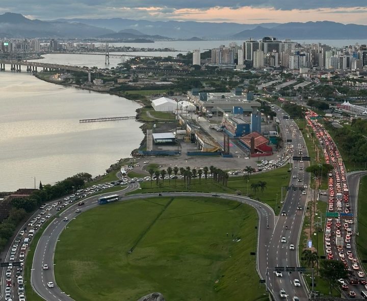Mais uma vez, acidente na Ponte deixa trânsito travado em vários pontos da Ilha