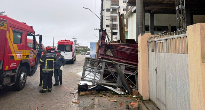 Vídeo: elevador despenca em obra e deixa dois operários mortos em SC