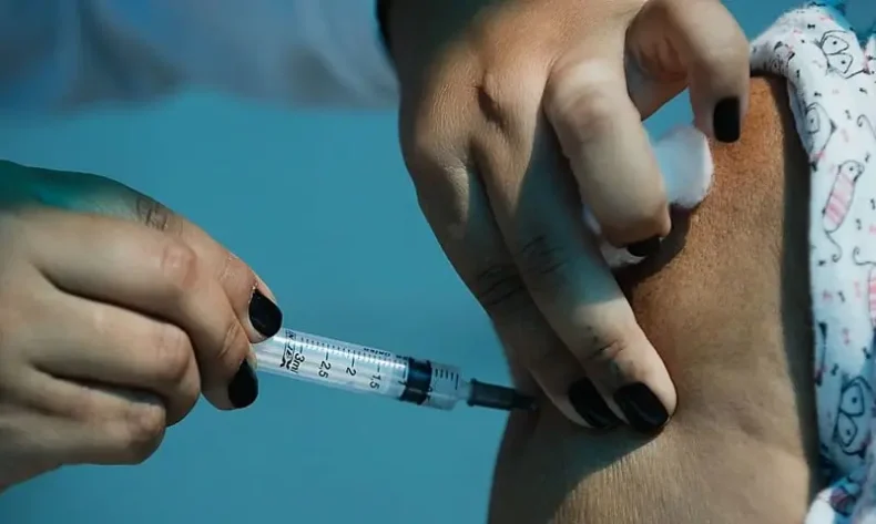Fiocruz protocola pedido para produzir a vacina da dengue no Brasil