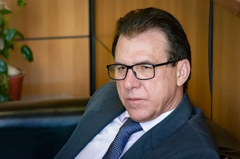 Ministro ameaça pedir demissão se Governo fizer cortes em sua pasta