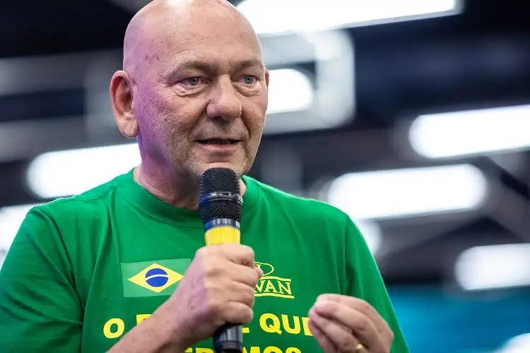 Ação de Lula contra Luciano Hang no TJSC vai ter sessão presencial