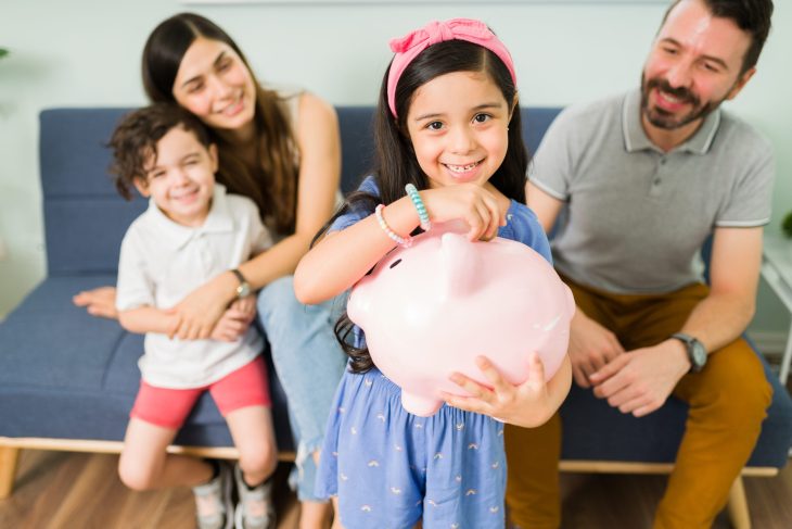 Dia das Crianças: estudo mostra relação de pais e filhos com finanças