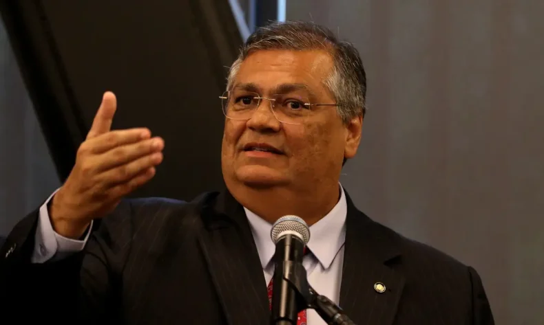 STF: ministro suspende regra de aposentadoria de policiais homens e mulheres