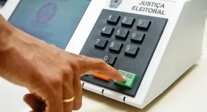 Problemas levam à troca de 1.544 urnas no 1º turno