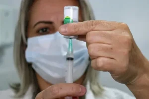 Doses da vacina contra a Covid-19 chegam em Florianópolis após dois meses