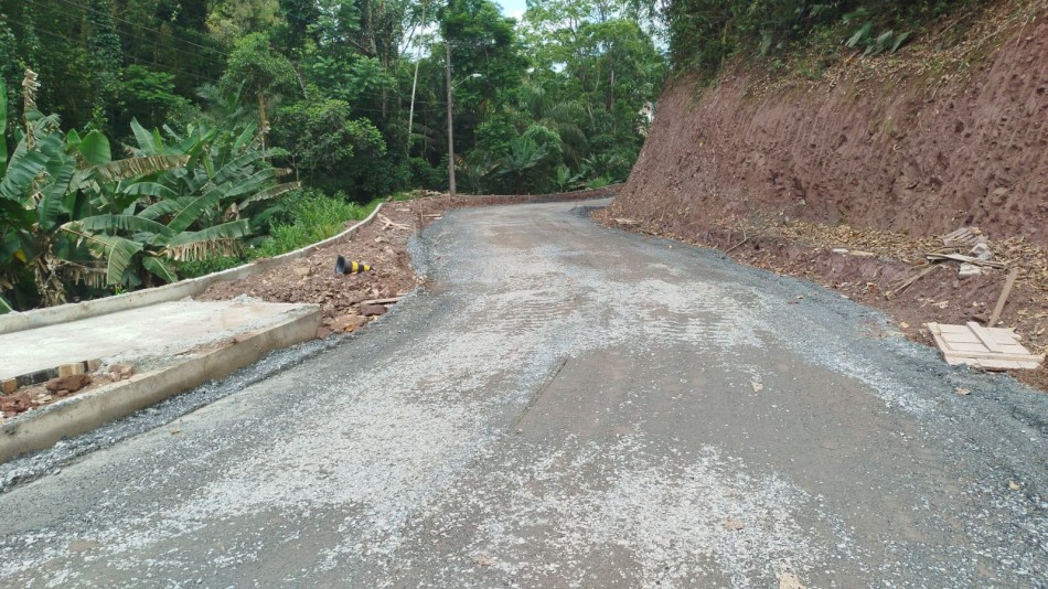 Pavimentação em trechos do Morro do Aipim deixará local interditado