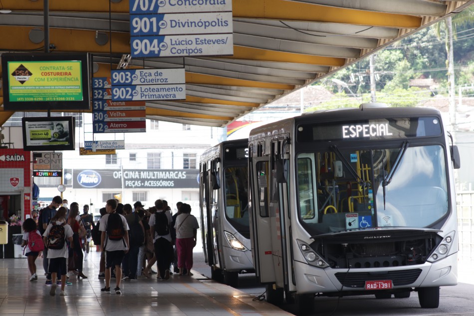 Blumenau terá mais de 100 viagens extras de ônibus em feriados; confira