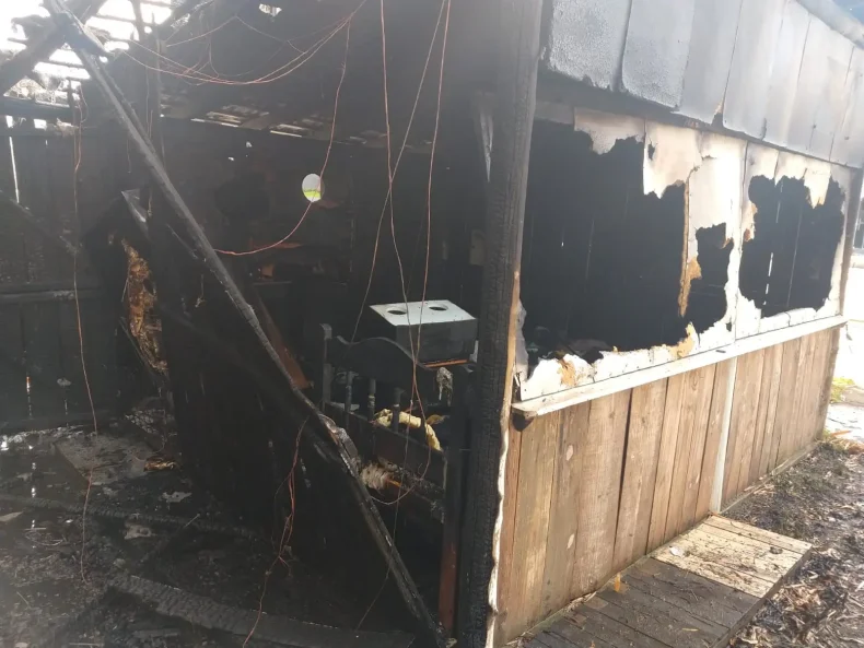 Mulher fica gravemente ferida em incêndio na casa de Tiü França