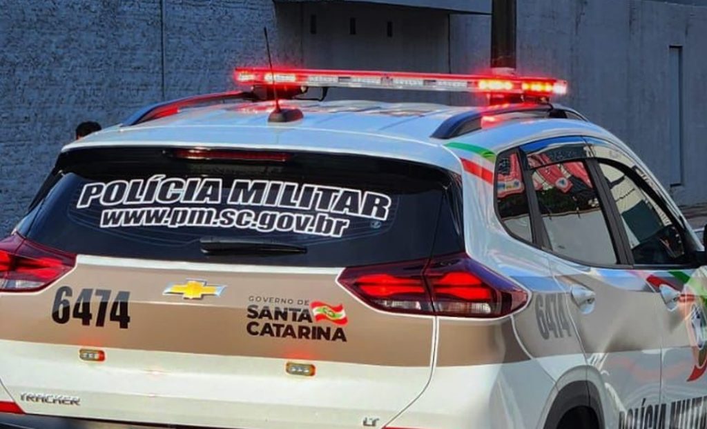 Homem mata filho, deixa esposa ferida e tira a própria vida