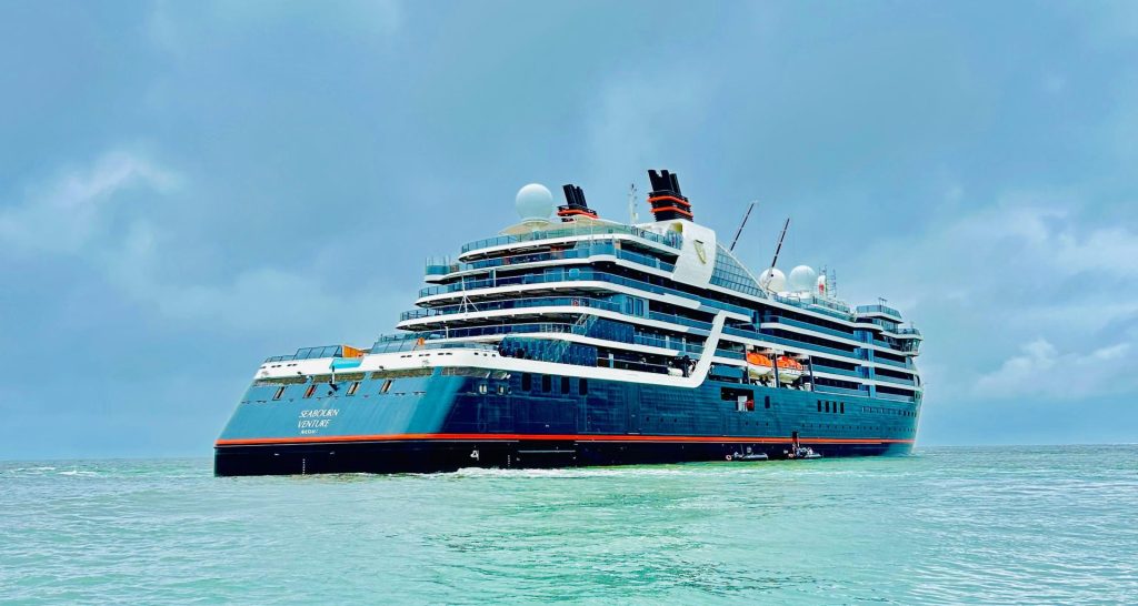 Transatlântico abre a temporada de cruzeiros em Balneário Camboriú