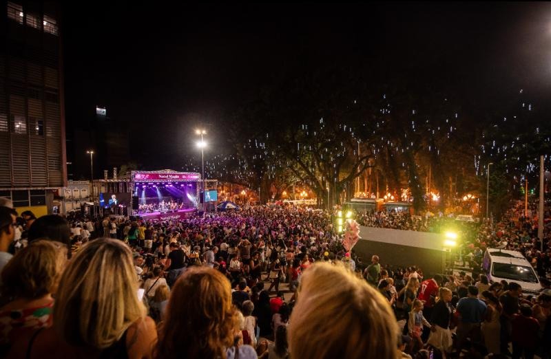 Espetáculo dá início às festividades de Natal em Florianópolis
