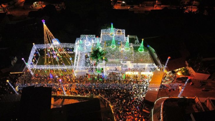 “Então, é Natal”: casa mais iluminada do Brasil abre para visitação