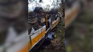 Sobe para 18 número de mortos em acidente com ônibus na Serra da Barriga