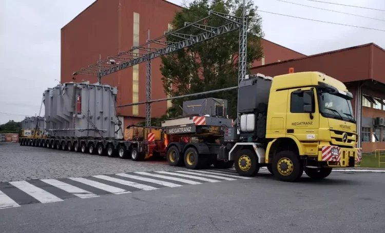 Carreta superdimensionada irá transitar nesta sexta-feira na BR-101