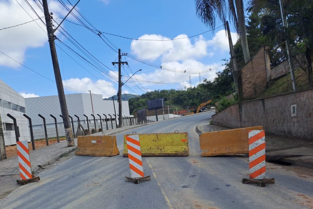 Acesso ao Belchior é fechado para obras da BR-470; veja outras alterações