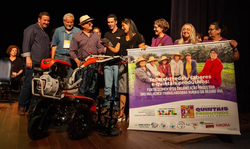 Feira da Reforma Agrária segue até sábado em frente à Reitoria da UFSC
