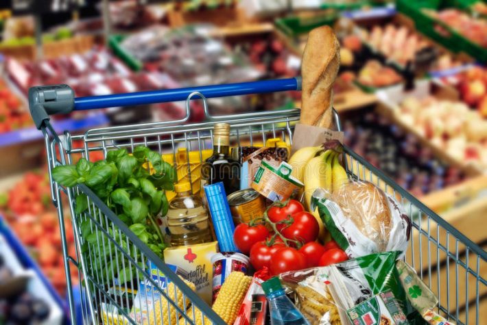 Brasileiro gasta R$ 1.074 por mês no supermercado