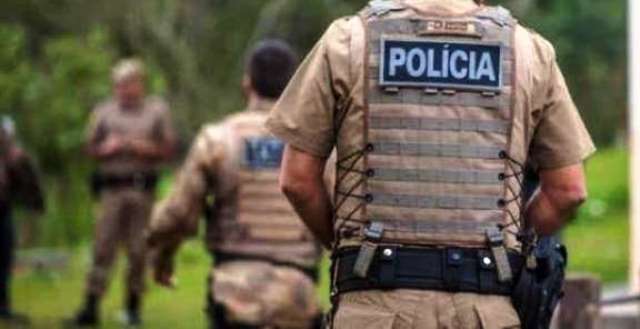 Assaltante é morto após roubo de carro em São José; comparsa foge