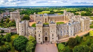 Ladrões invadem Palácio Real e roubam veículos da família do Rei da Inglaterra