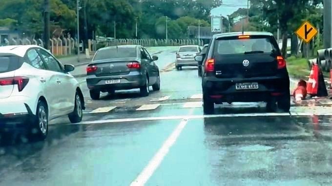 Obra paralisada causa transtornos a motoristas em rodovia de Florianópolis