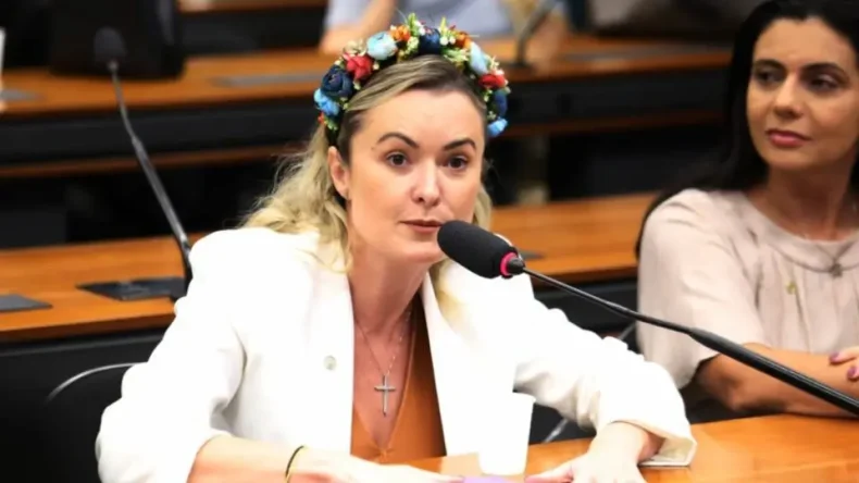 Eduardo Bolsonaro defende Júlia Zanatta para vice de Flávio