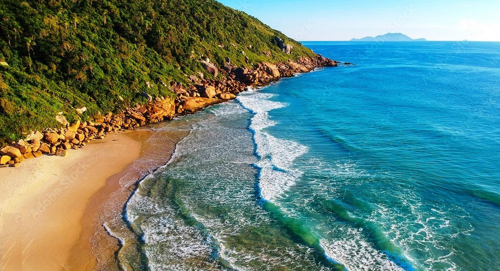 Homem é achado morto em trilha no canto Oeste da Praia dos Ingleses