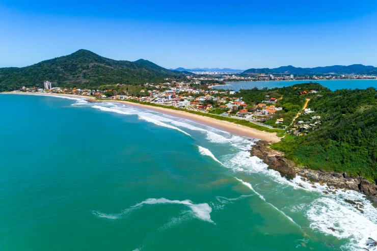 Três praias de Penha são certificadas com Bandeira Azul