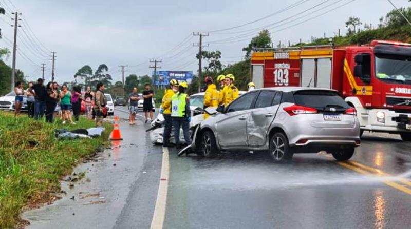 Acidente na SC-410 provoca morte de motorista e deixa criança em estado grave