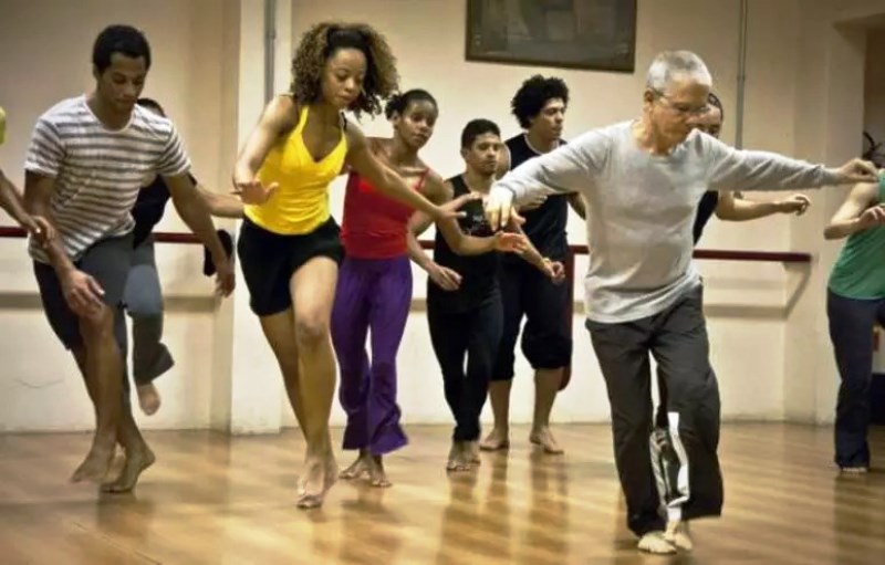 Dança pode reduzir depressão em pacientes com Parkinson, diz estudo