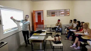 Programa paga mais de R$ 1 mil para estudantes; saiba como se inscrever