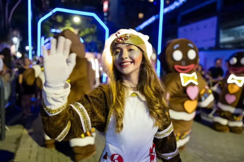 Desfiles do Natal em Blumenau têm acessibilidade para pessoas com deficiência