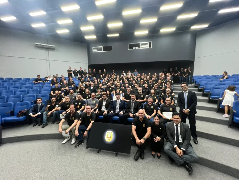 Polícia Civil homenageia policiais que atuaram nas enchentes do RS