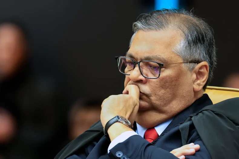 Dino cobra senador por emendas milionárias