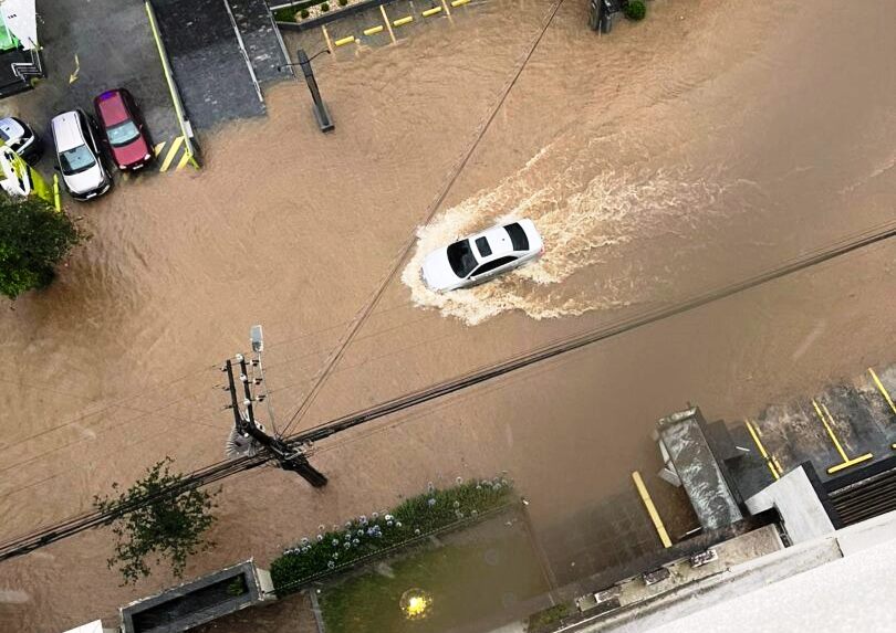 Joinville amanhece com alagamentos e ônibus paralisados