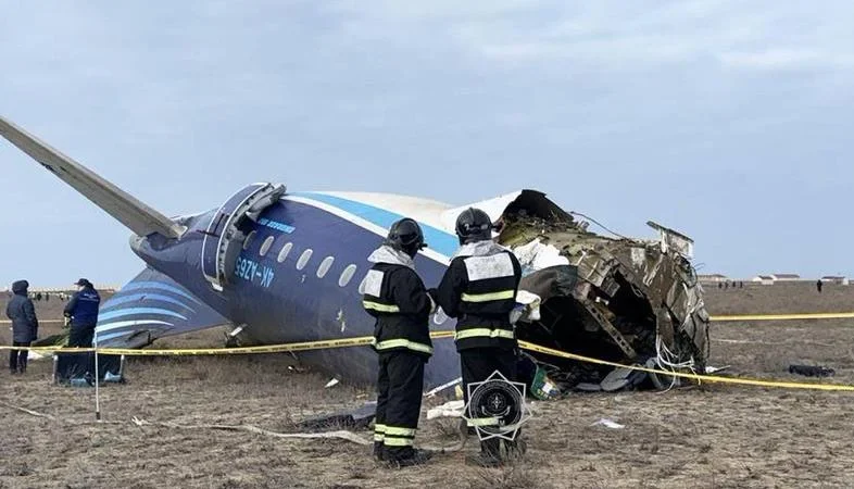 Vídeo: avião cai no Cazaquistão e deixa pelo menos 42 mortos