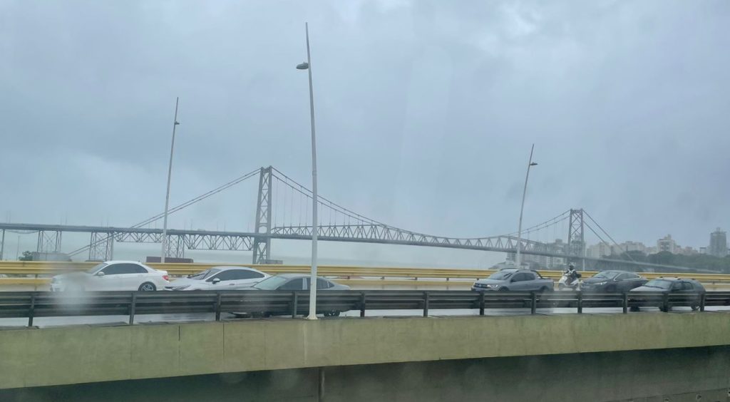 SC está sob alerta de chuva intensa até sexta-feira; confira regiões