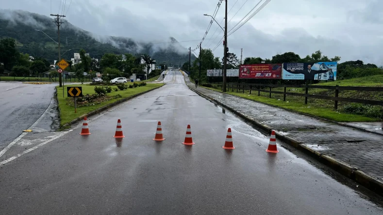 Chuvas: Rio do Sul mantém alerta para deslizamentos de terra