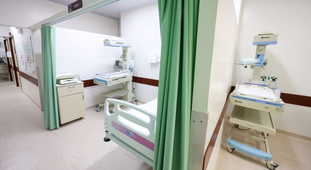 Centro Obstétrico da Maternidade Carmela Dutra recebe melhorias