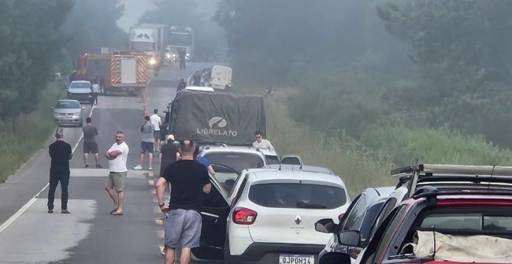 Acidente na BR-282 deixa duas pessoas mortas e outras feridas