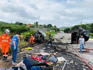 Sobe para 38 o número de mortos em acidente com ônibus em MG